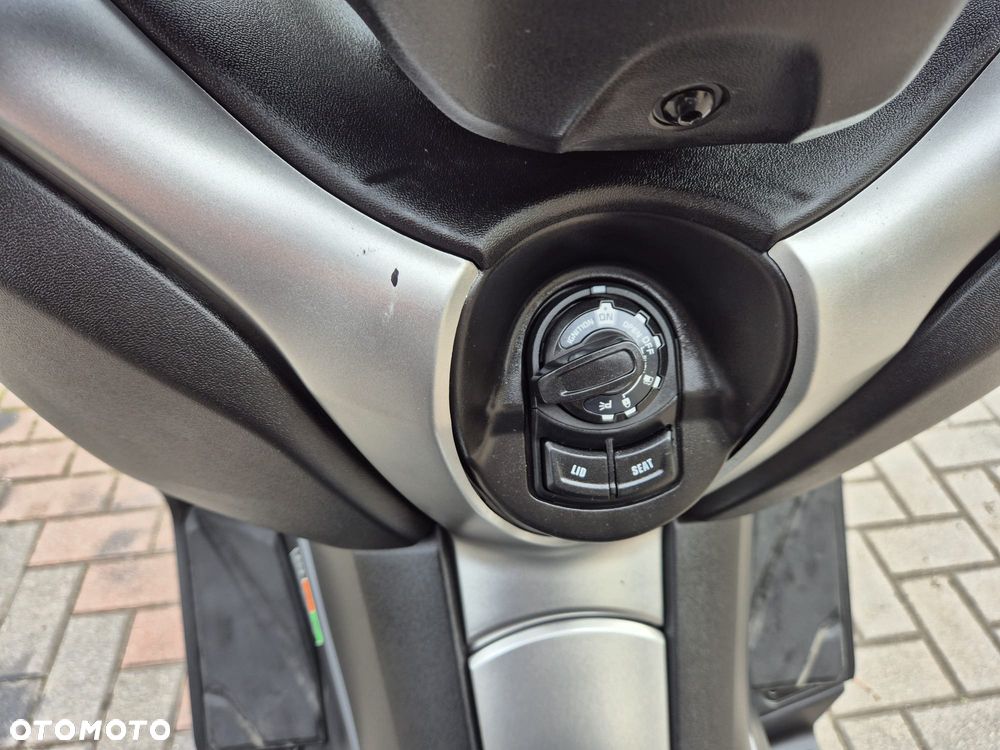 Yamaha X-max - 15