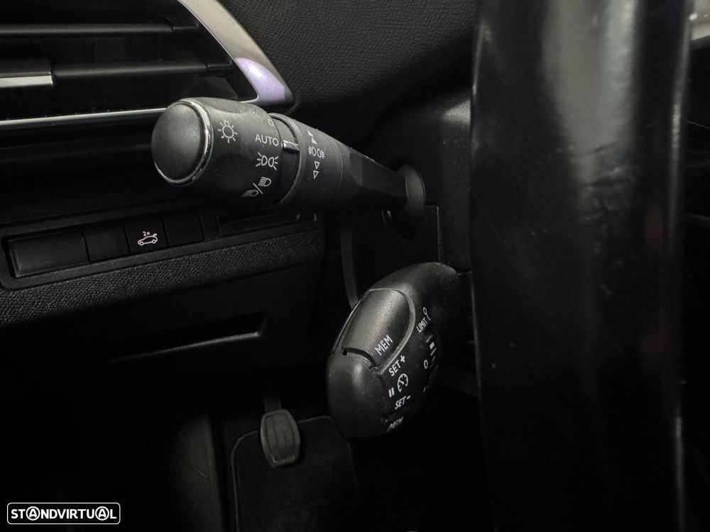 Peugeot 3008 1.2 PureTech Allure EAT8 - 35