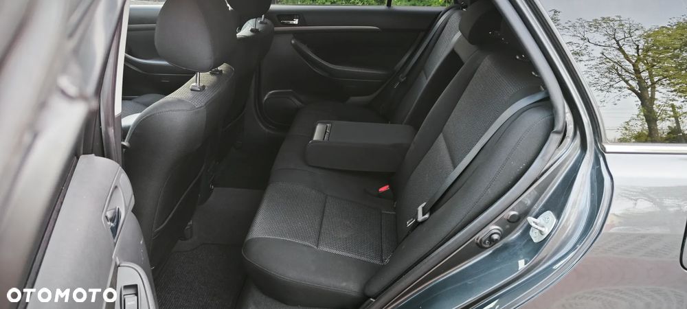 Toyota Avensis 2.2 D-4D Sol Plus - 37