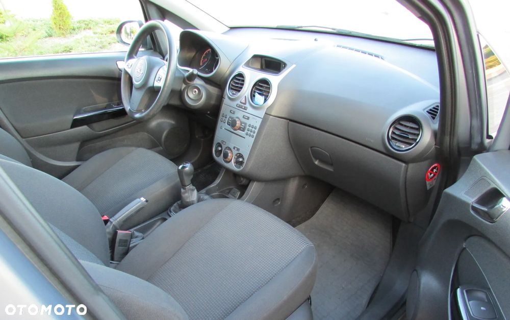 Opel Corsa 1.2 16V Cosmo - 12