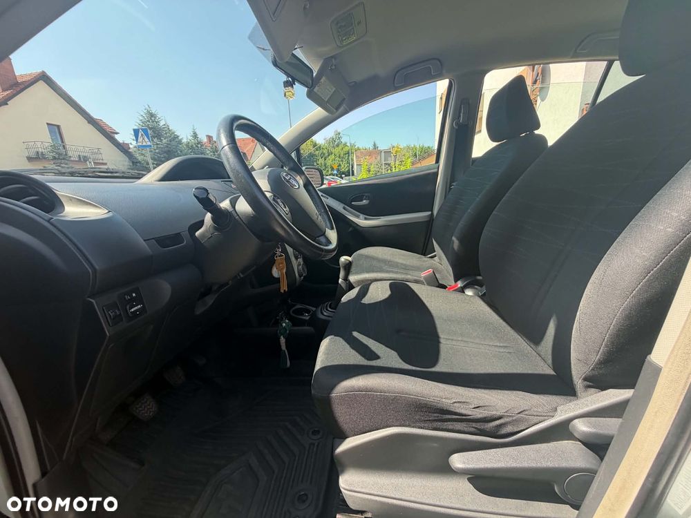 Toyota Yaris 1.3 Luna Premium - 24