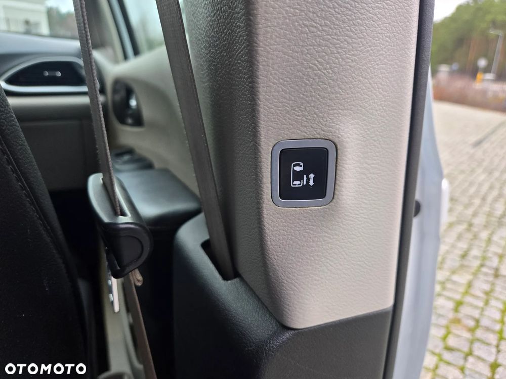 Chrysler Pacifica - 19