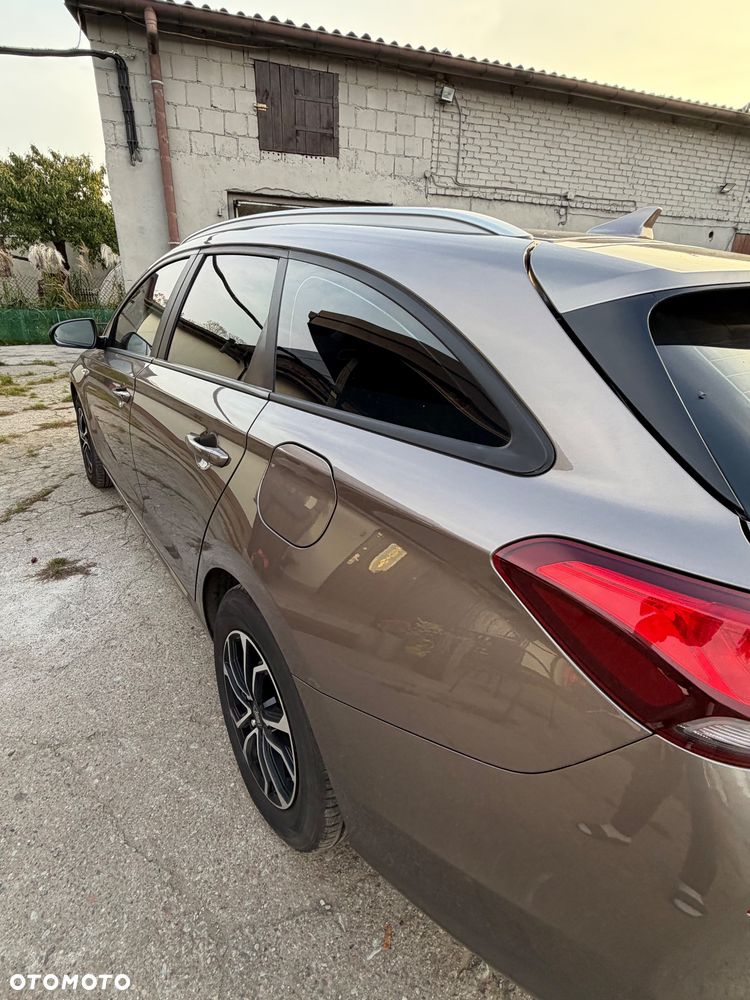 Hyundai i30 1.6 D Classic + - 10