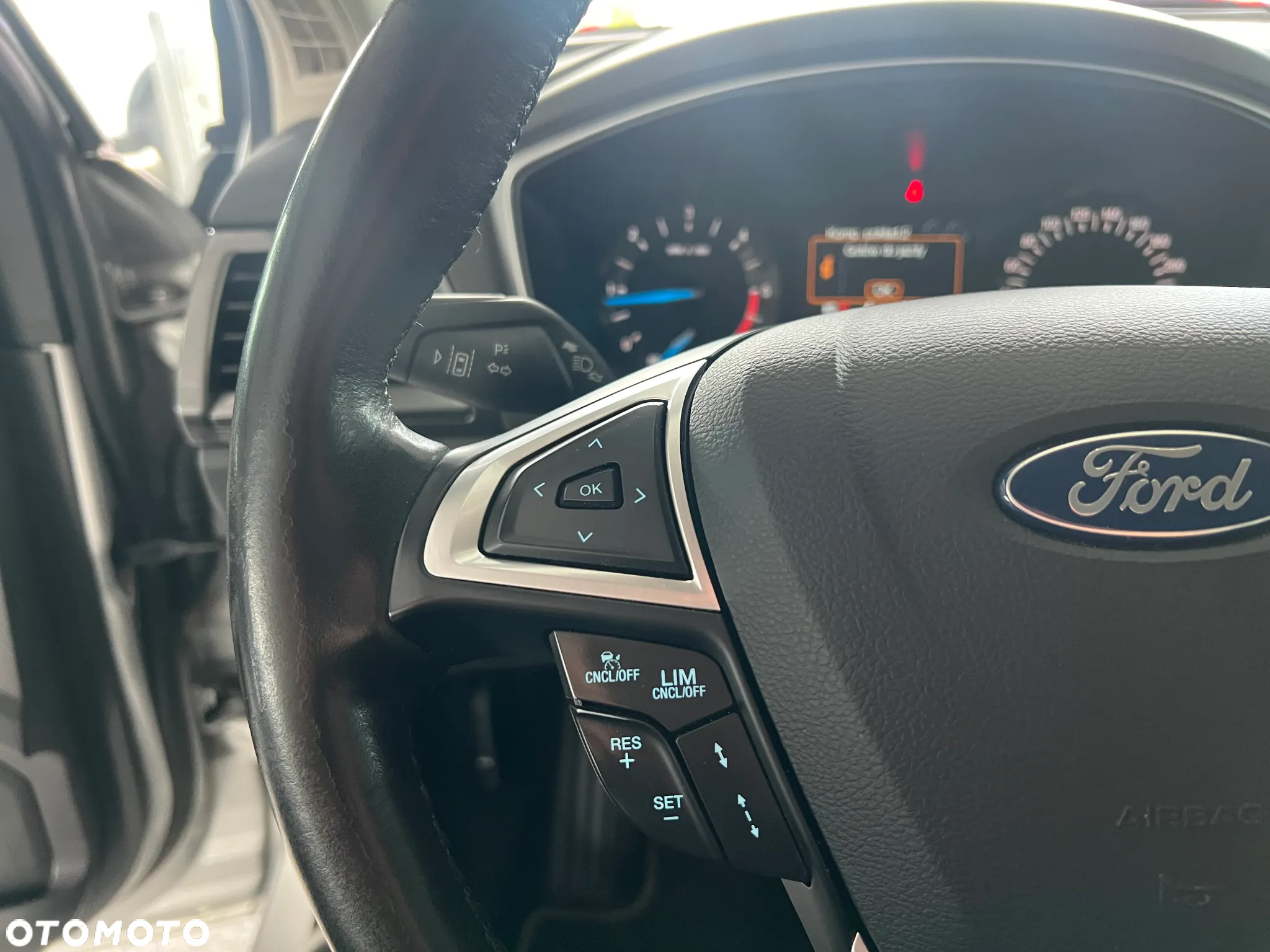 Ford Mondeo 2.0 EcoBlue Titanium - 24