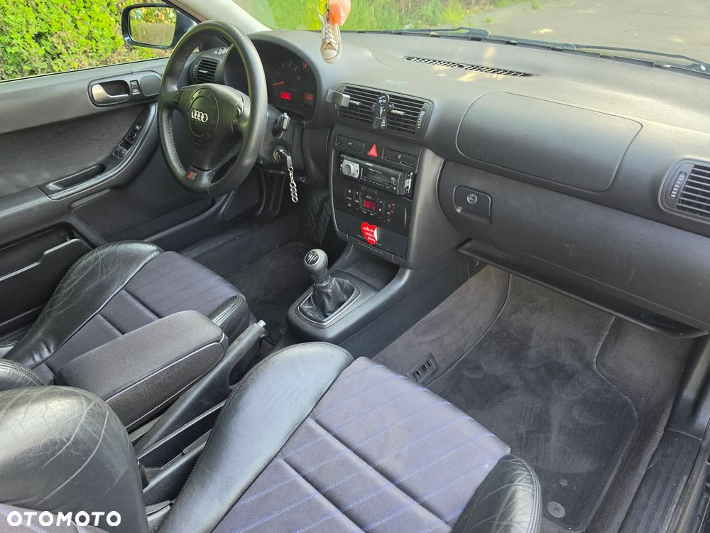 Audi A3 3-drzwiowe 1.6 FSI Ambiente - 4