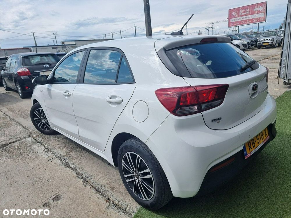 Kia Rio - 7
