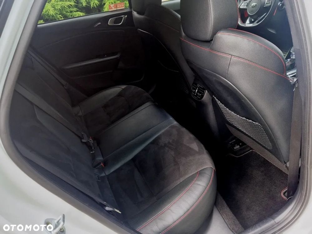 Kia ProCeed 1.6 T-GDI GT DCT - 17