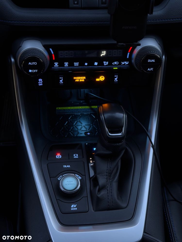 Toyota RAV4 2.5 Hybrid Black Edition by JBL 4x4 - 16