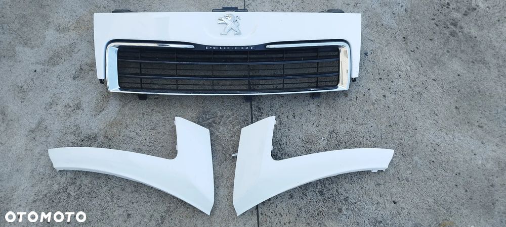 Peugeot Expert ll Lift Atrapa Grill Listwy pod lampy - 1