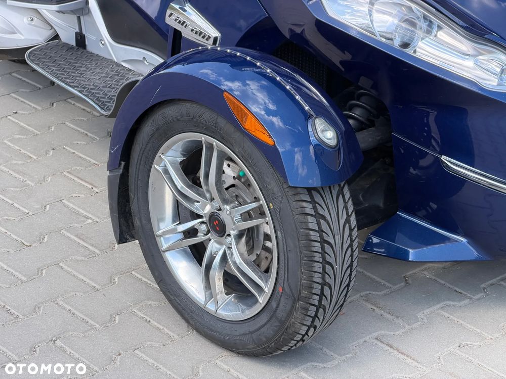 Can-Am Spyder - 19
