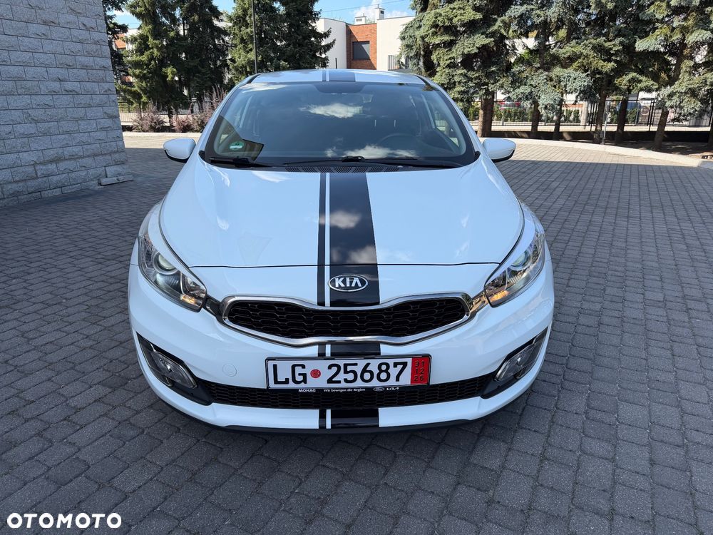 Kia Ceed 1.6 GDI Dream Team Edition - 4