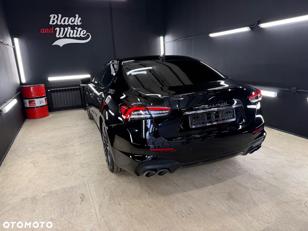 Maserati Ghibli S GranSport - 11