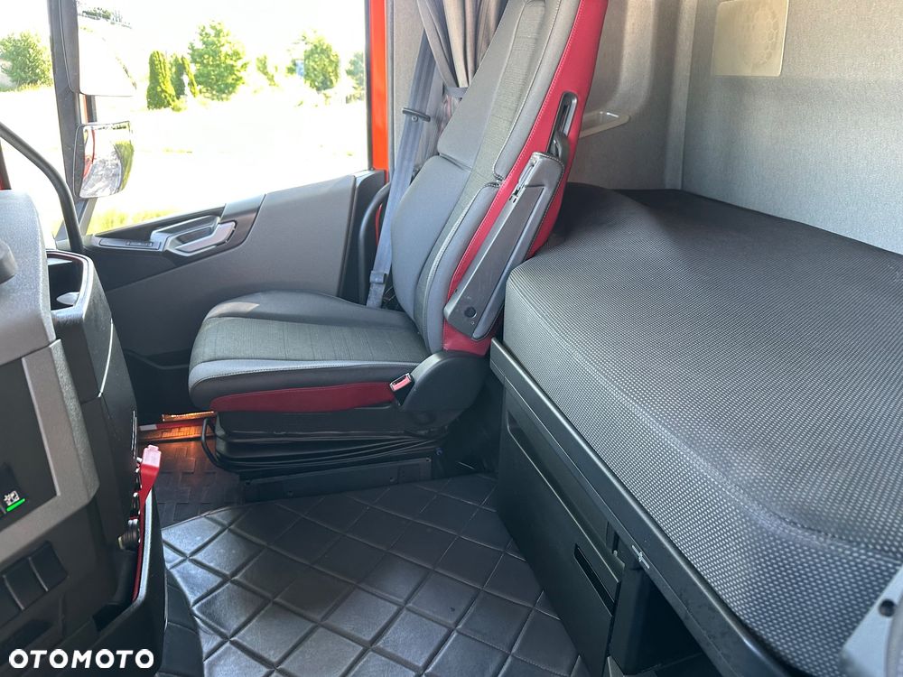 Volvo FH 500 8X2 WYWROTKA DO ZBOZA Z KOMPRESOREM - 21