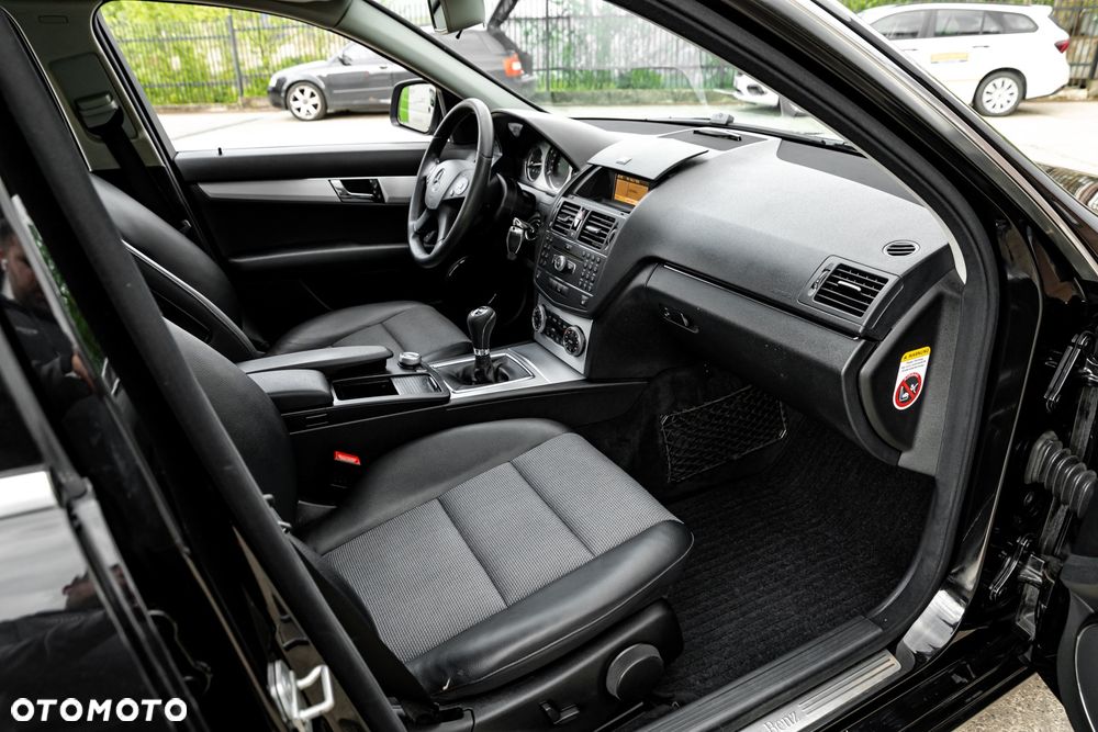 Mercedes-Benz Klasa C 220 CDI DPF Avantgarde - 23