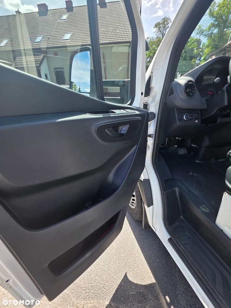 Mercedes-Benz Sprinter - 17