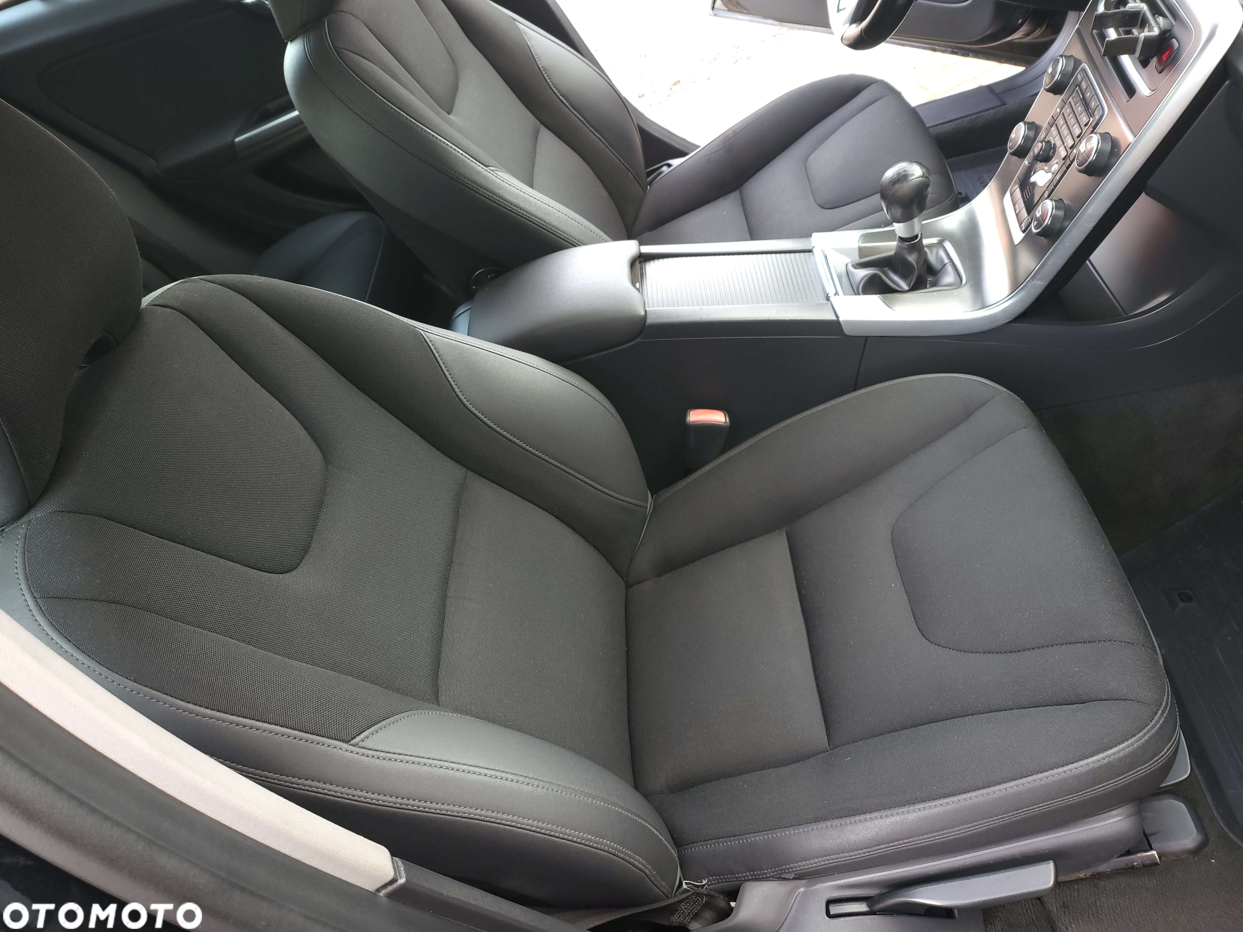 Volvo V60 D2 Momentum - 26