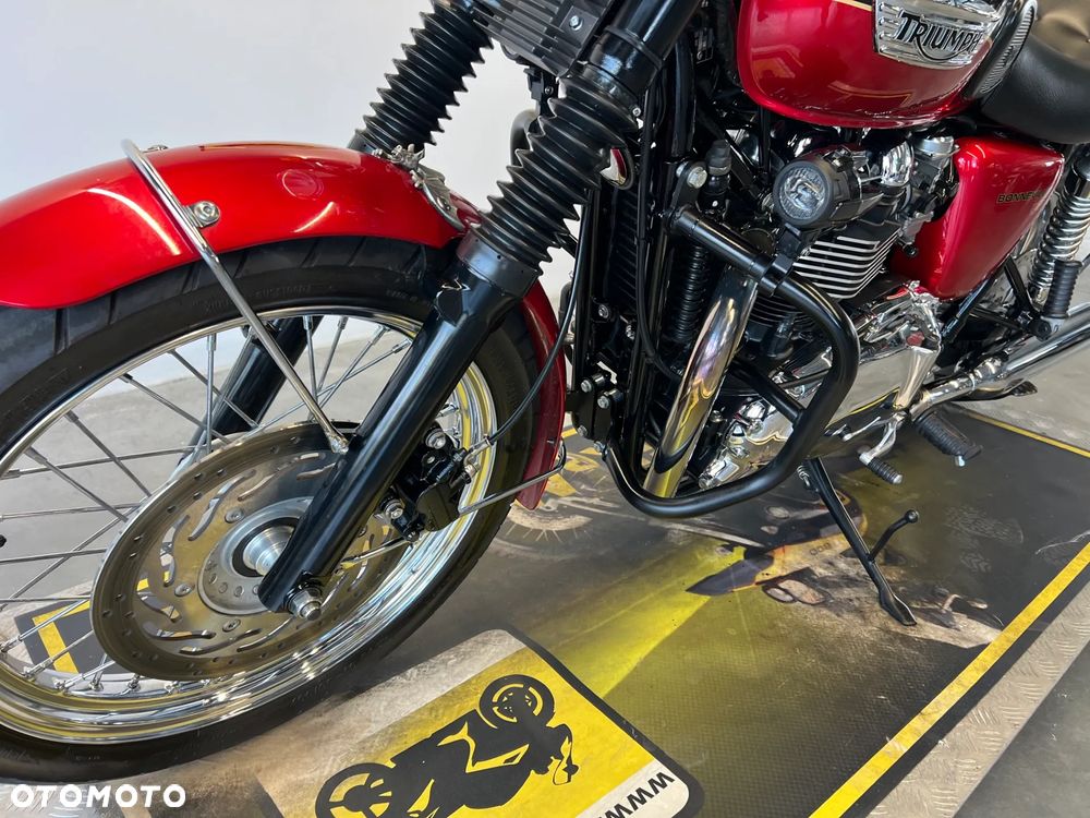 Triumph Bonneville - 9