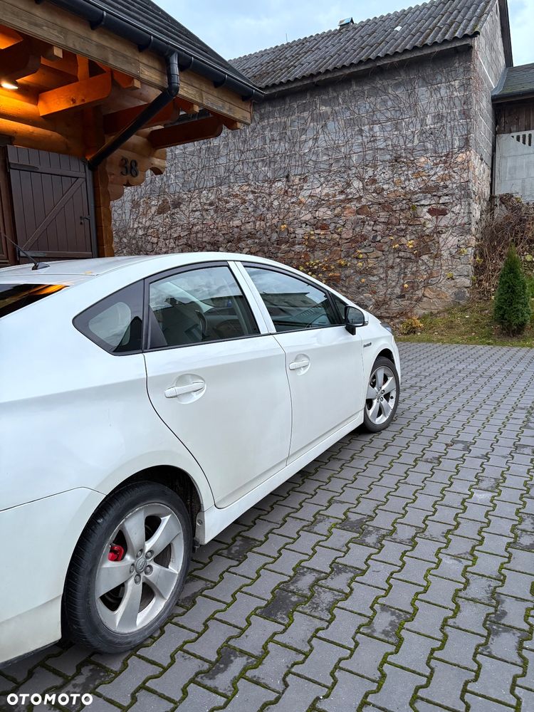 Toyota Prius 1.8 HSD Prestige - 2