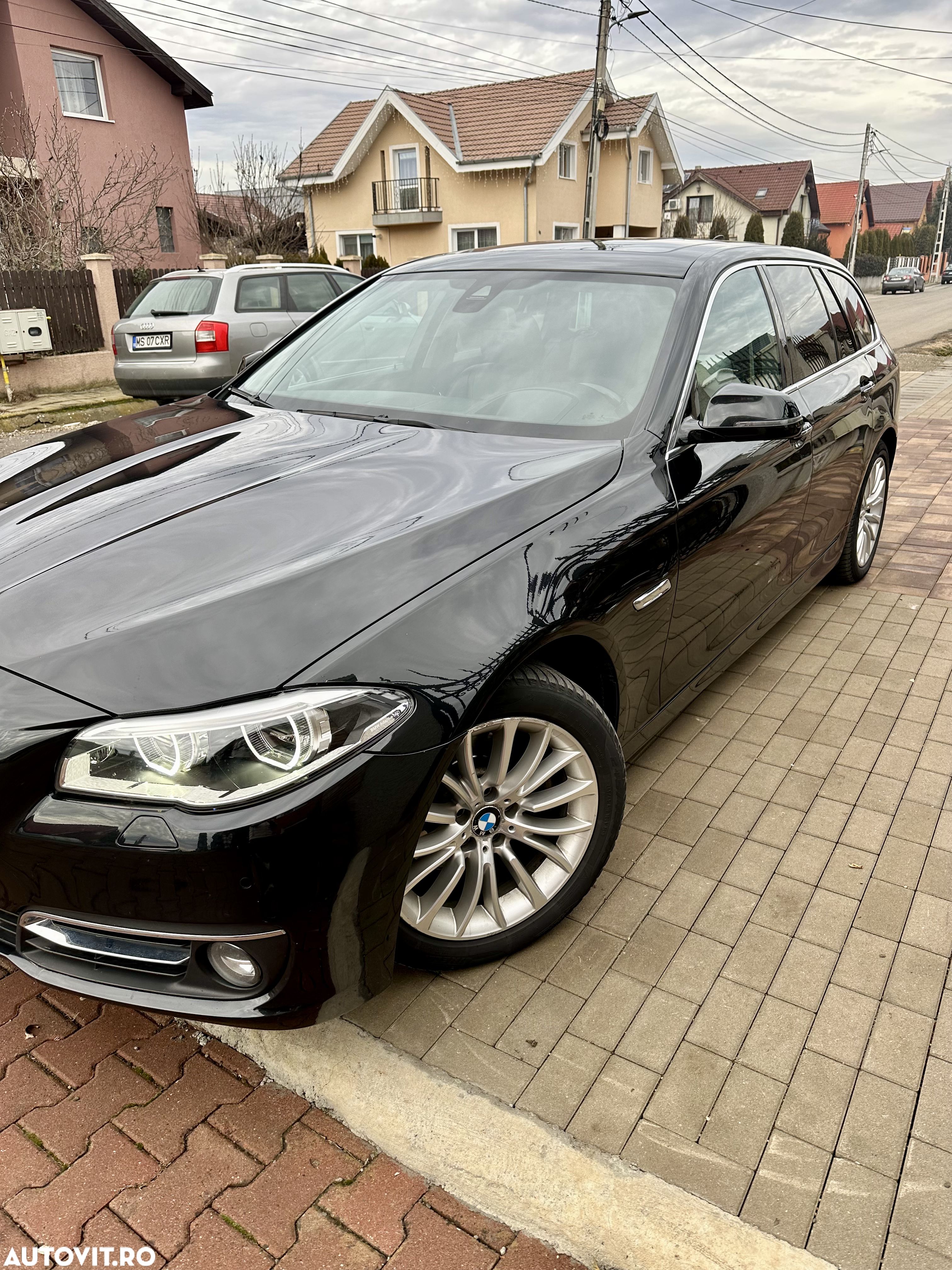 BMW Seria 5 520d Touring Aut. Luxury Line - 1