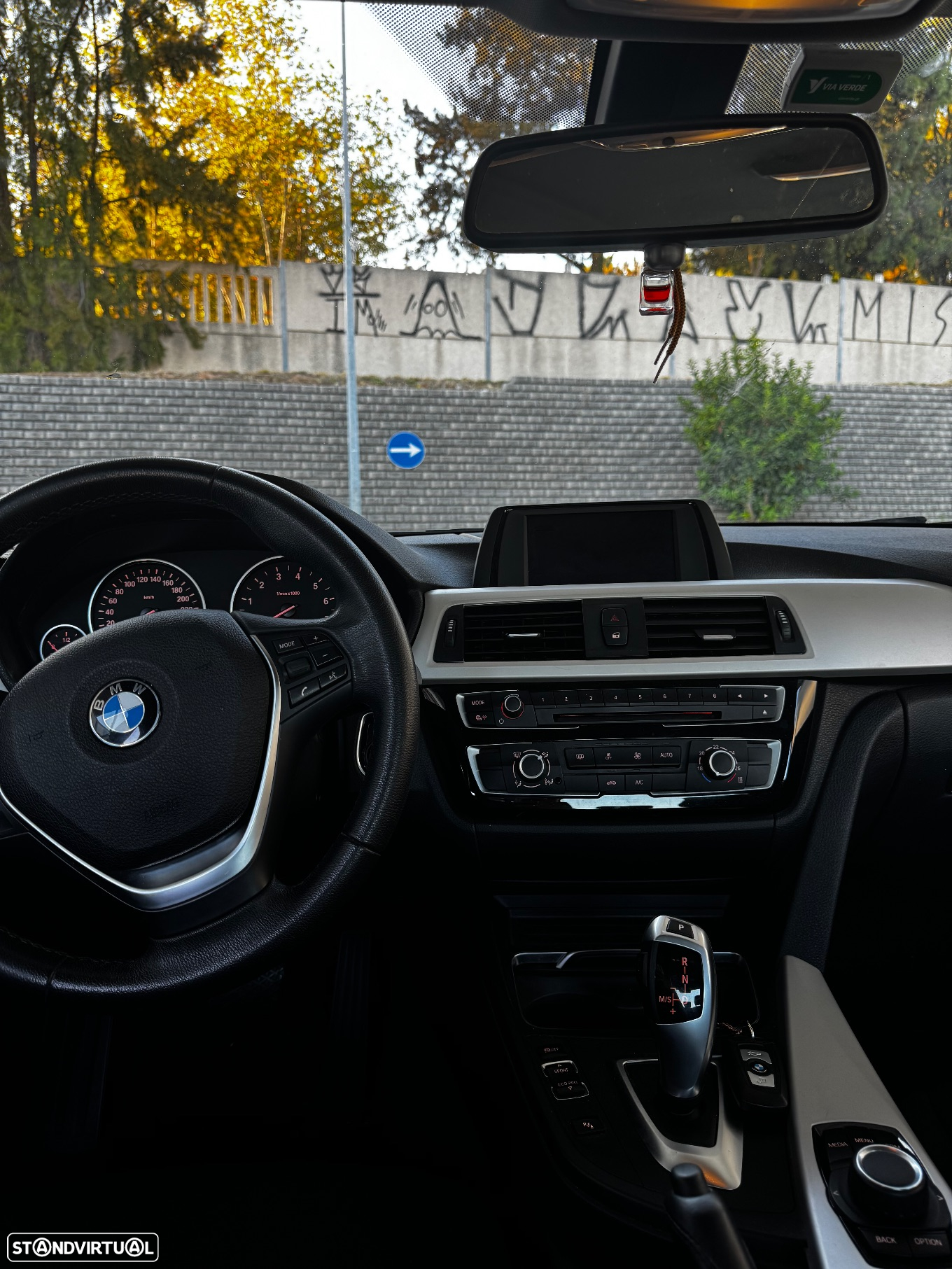 BMW 330 i Aut. Advantage - 10