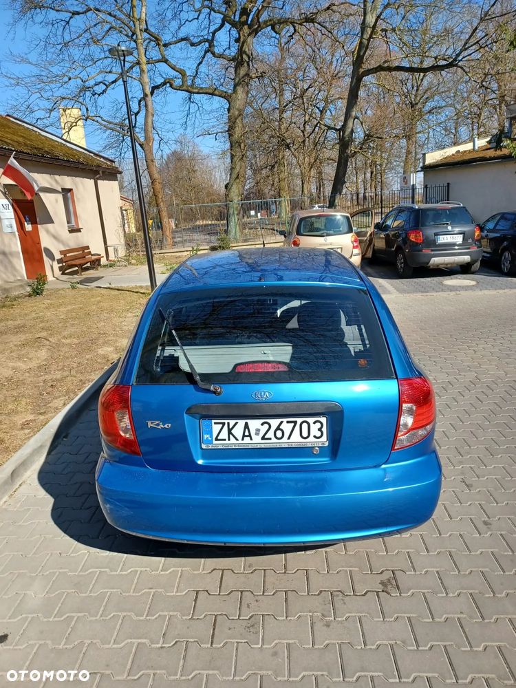 Kia Rio 1.5 GLX - 12