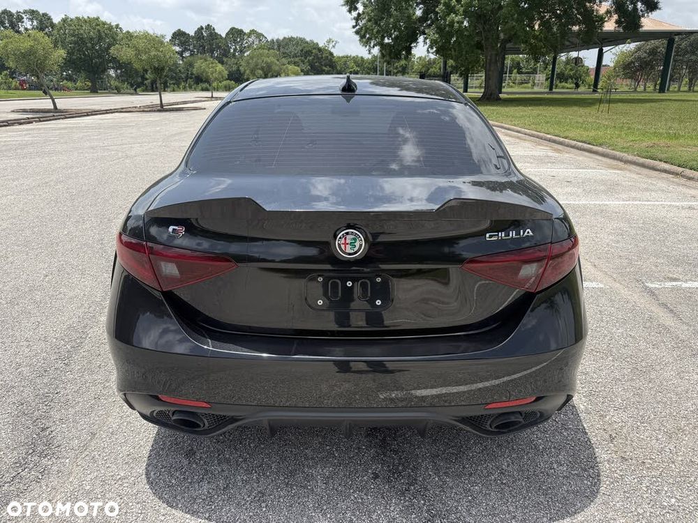 Alfa Romeo Giulia 2.0 Turbo 16V AT8 Veloce - 6