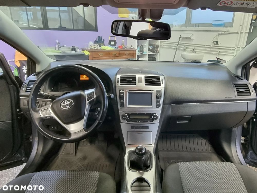 Toyota Avensis 2.0 D-4D Active - 10