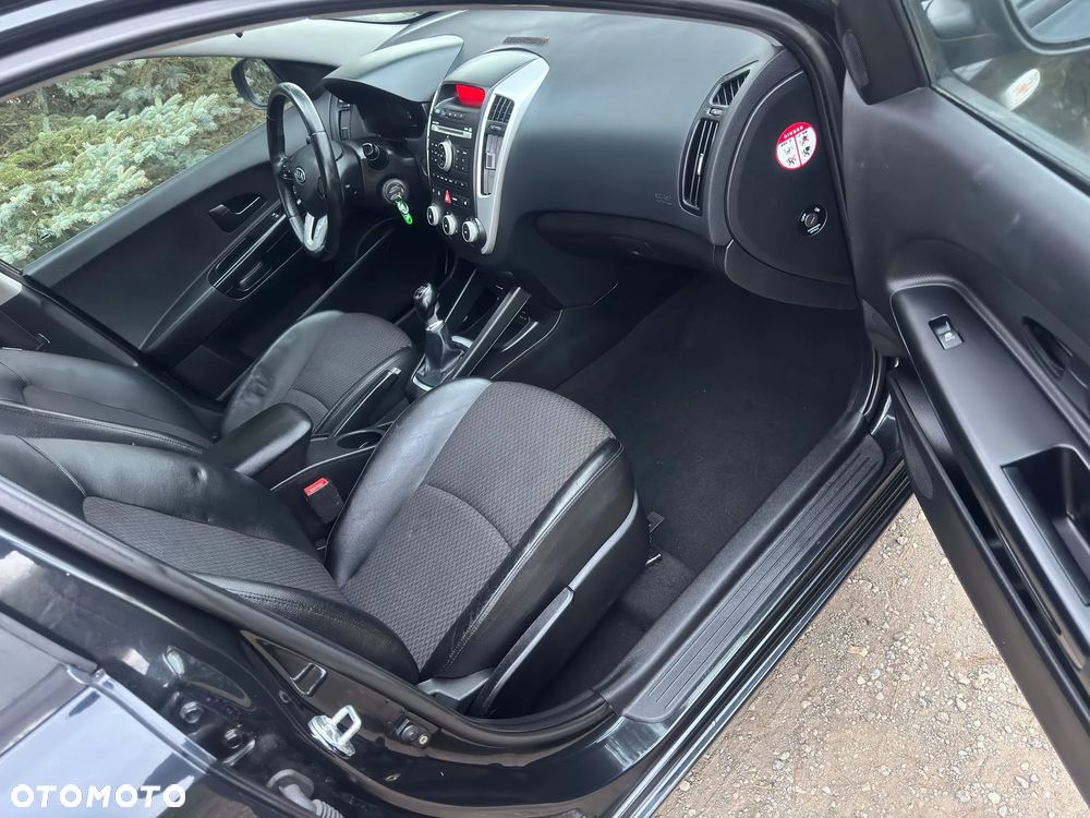 Kia Ceed 1.4 CVVT Dream-Team Edition - 9