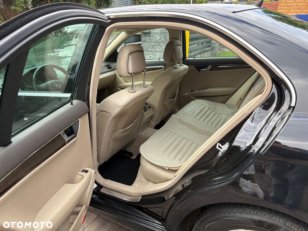 Mercedes-Benz Klasa C 220 CDI DPF Automatik BlueEFFICIENCY Elegance - 6