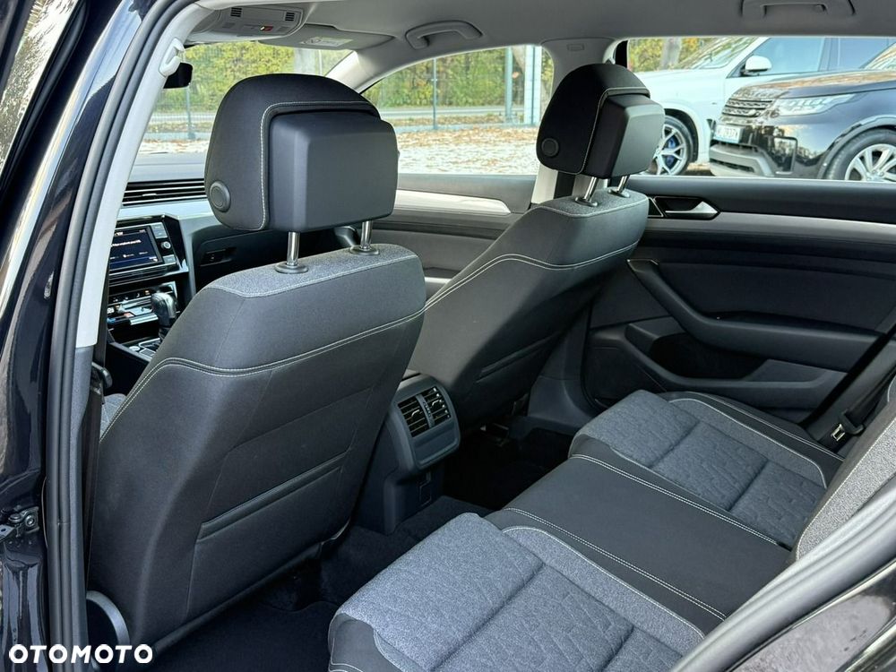 Volkswagen Passat - 21