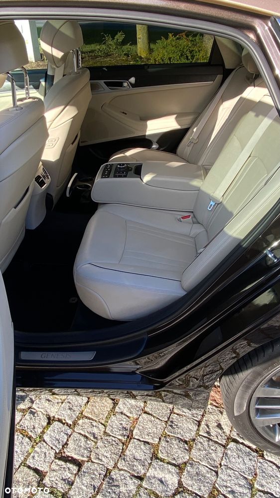 Hyundai Genesis - 19