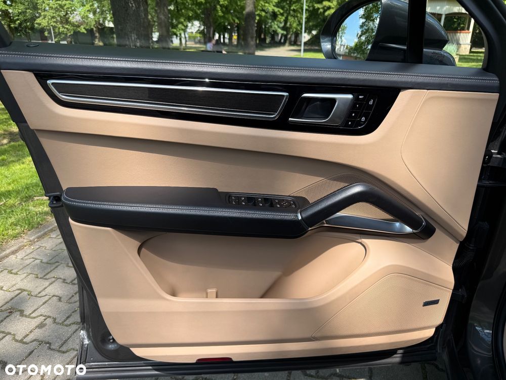Porsche Cayenne - 20