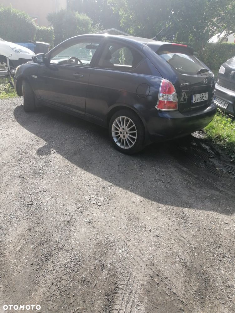 Hyundai Accent - 3
