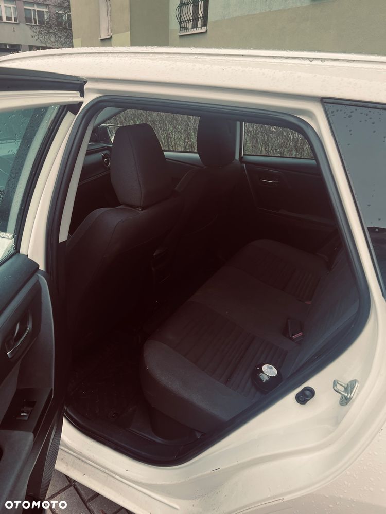 Toyota Auris - 11