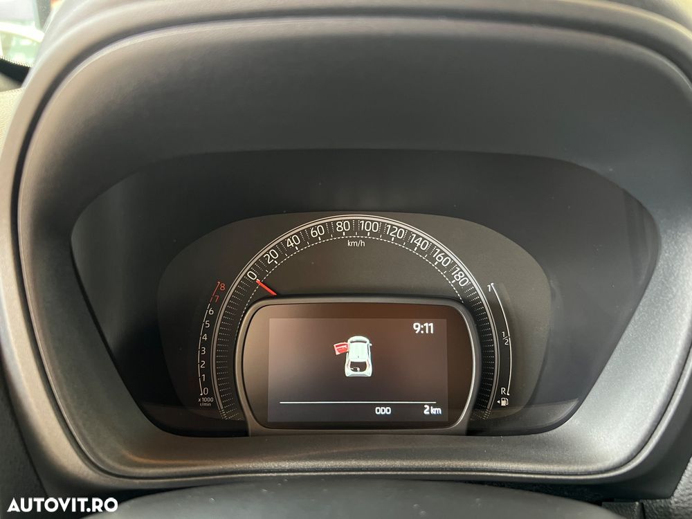 Toyota Aygo ver-1-0l-mt-active - 6