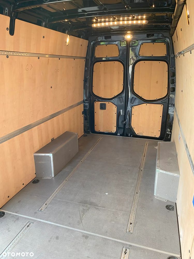 Mercedes-Benz Sprinter - 15