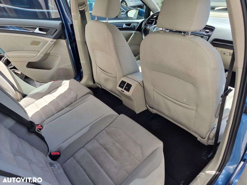 Volkswagen Golf - 8