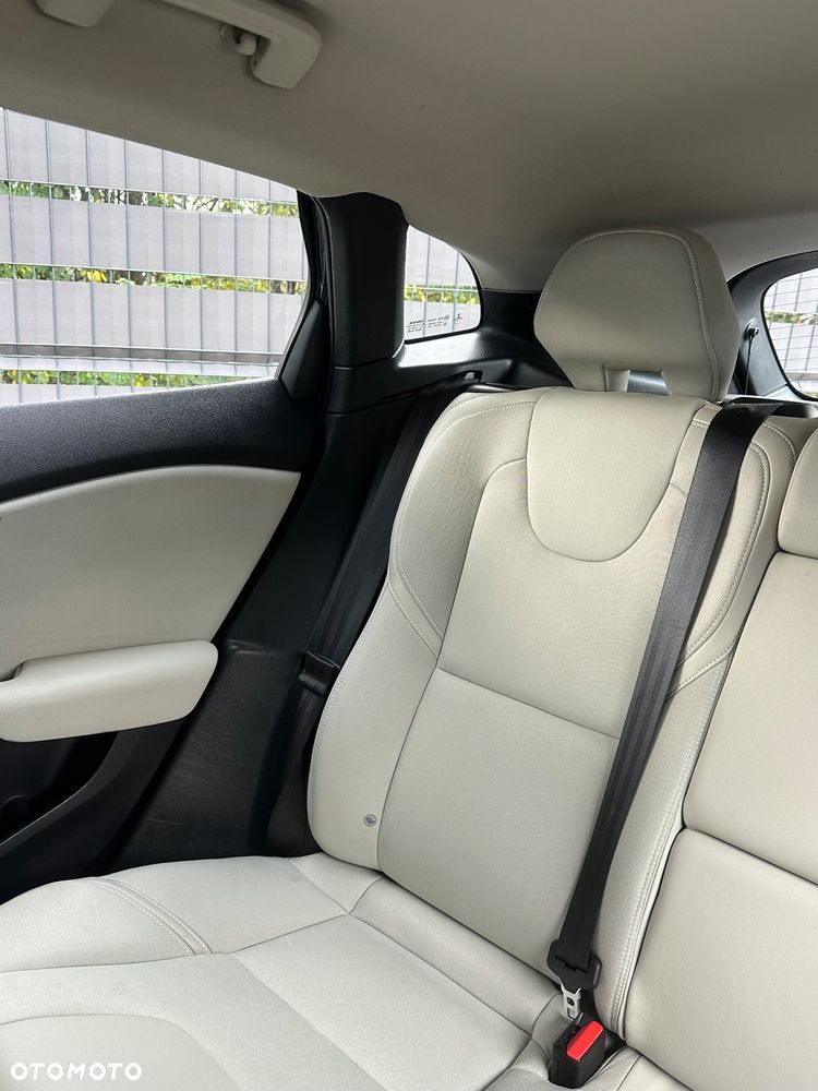 Volvo V40 D3 Momentum - 19