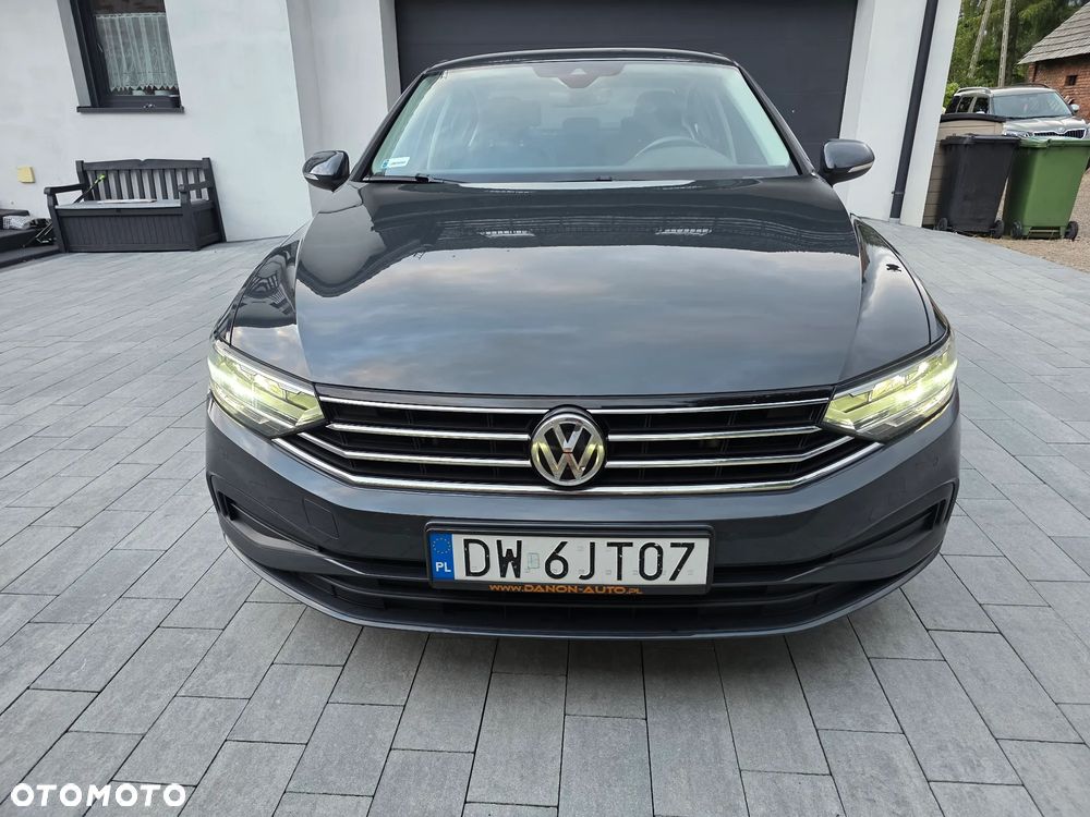 Volkswagen Passat - 11