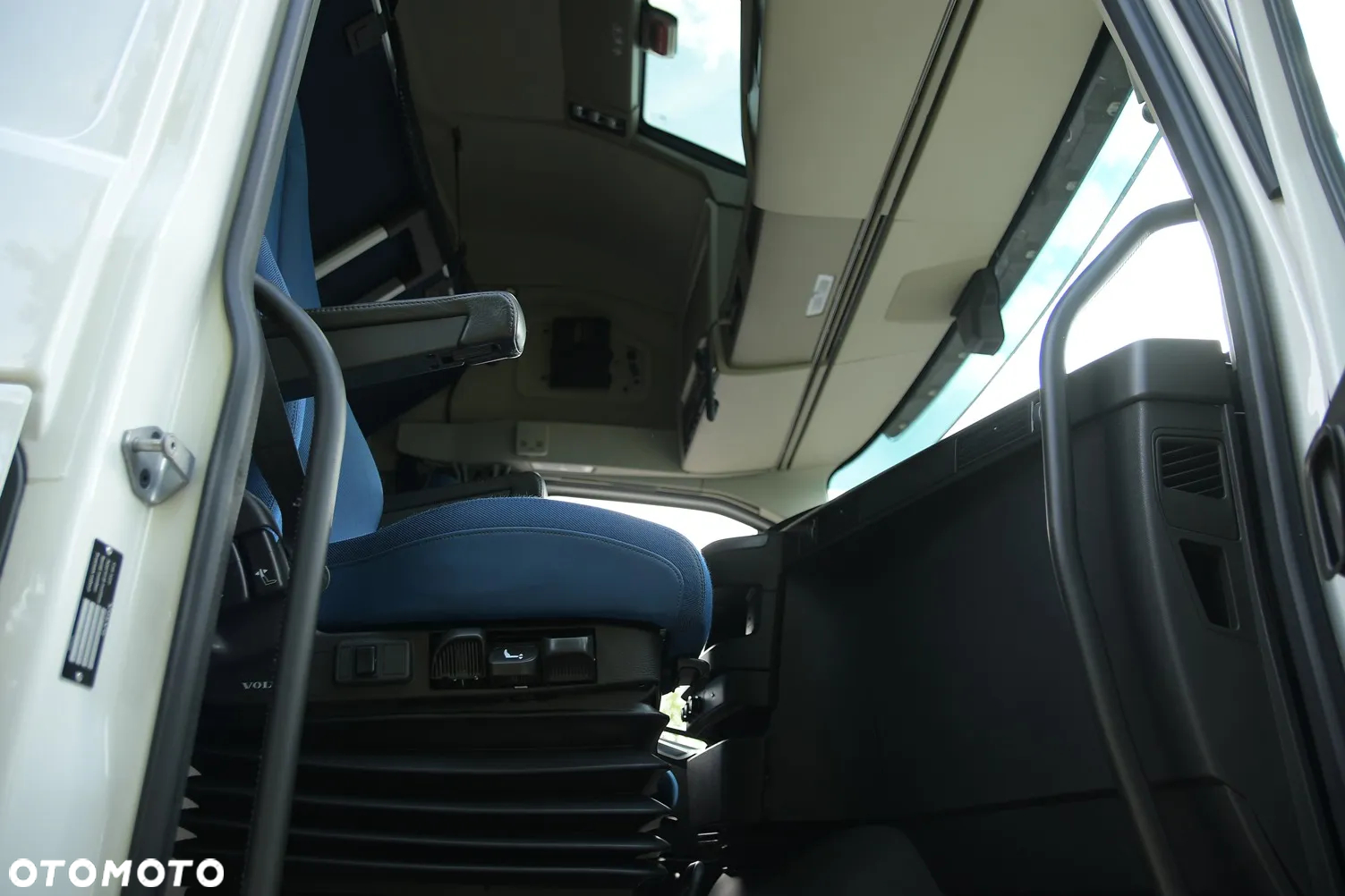 Volvo FH500 ///* 2021///* XXL///* LOW DECK///* MEGA///* FULL LED///* TABLET///* KLIMATYZACJA POSTOJOWA///* WAGA///* ZABUDOWY MIĘDZYOSIOWE///* STAN BARDZO DOBRY - 26