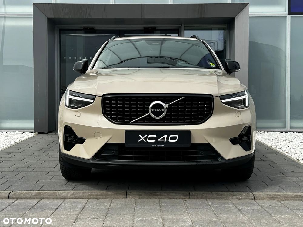 Volvo XC 40 B3 Plus Dark - 2