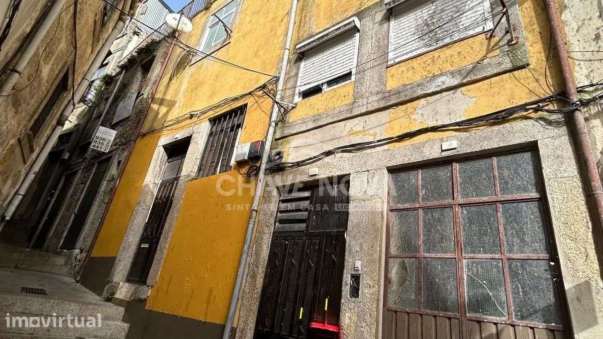 Prédio p/ Reabilitação no Porto - Grande imagem: 2/12