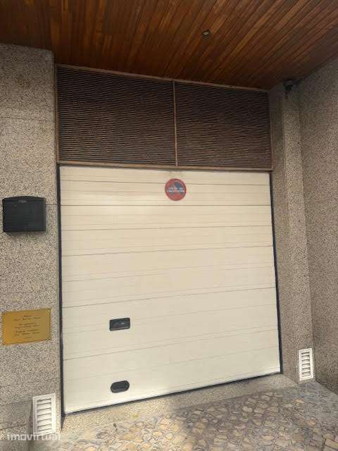 Apartamento T2 com varanda e garagem em Lisboa - Grande imagem: 2/14