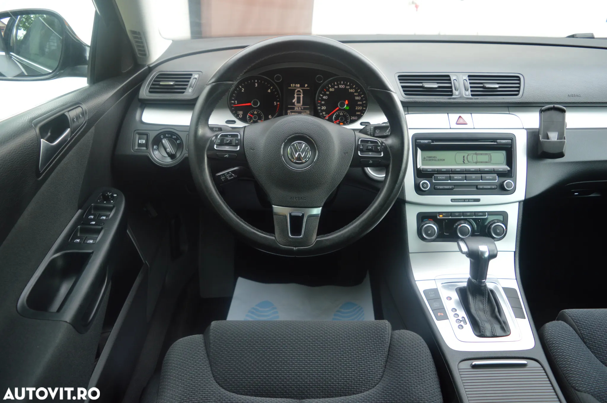 Volkswagen Passat Variant 2.0 TDI Blue TDI DSG Comfortline - 31