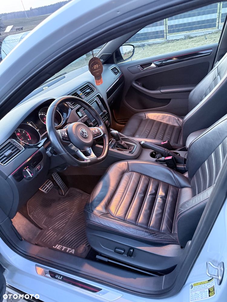 Volkswagen Jetta - 35