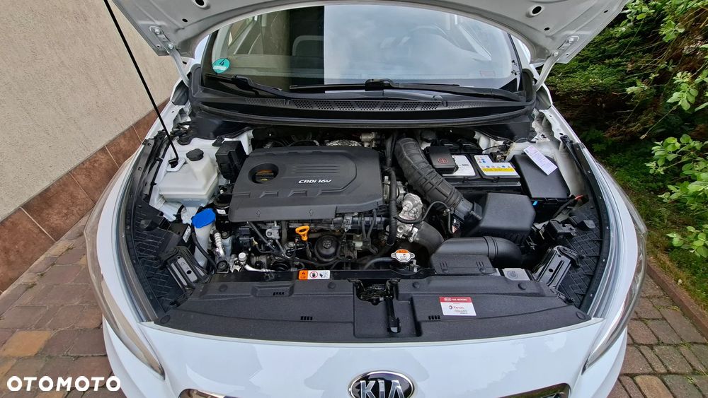 Kia Ceed 1.6 CRDi 136 ISG Dream-Team Edition - 38