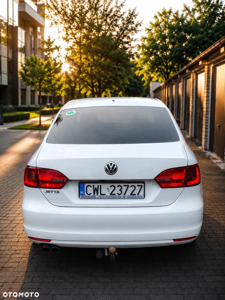Volkswagen Jetta - 2