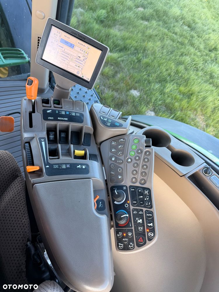 John Deere 7230R - 12