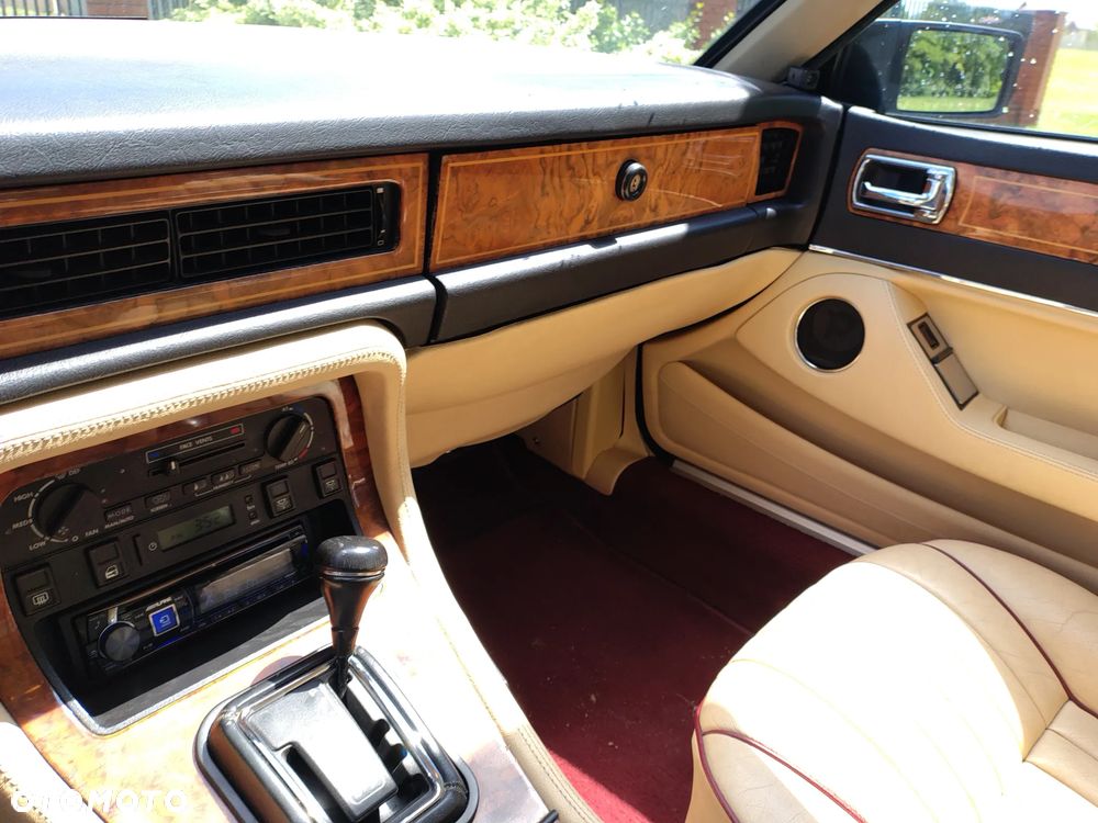 Jaguar XJ - 19