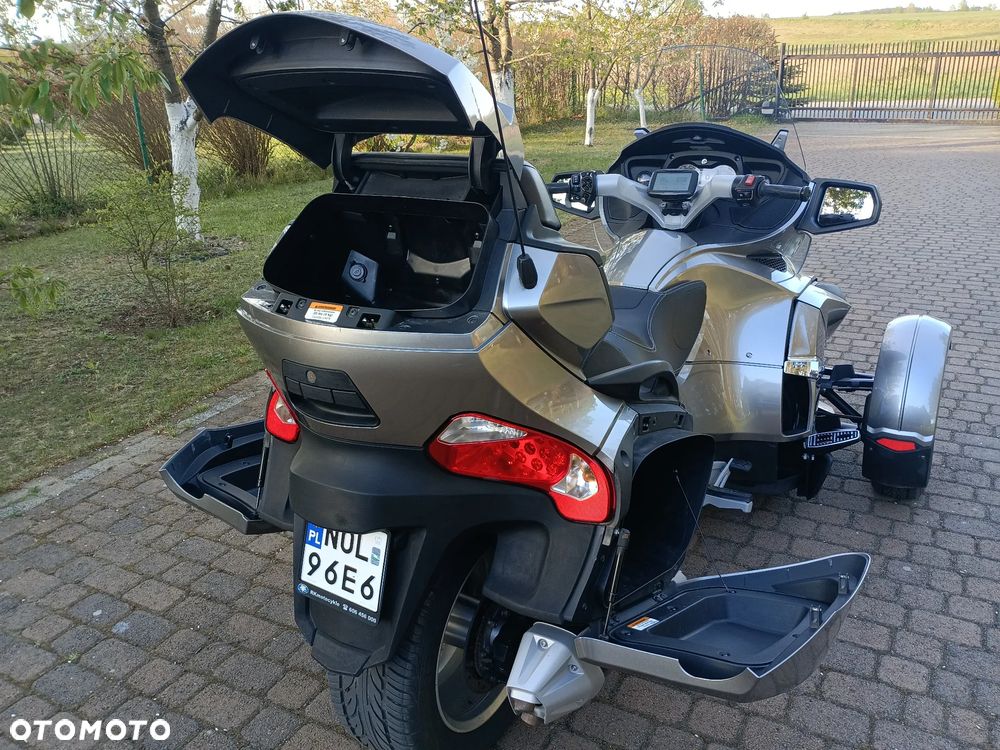 Can-Am Spyder - 10